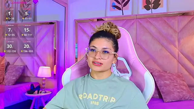 emilyjonesss  online show from May 14, 8:59 pm