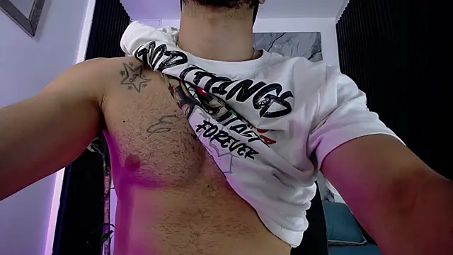 Snapshot of Grant_Irons chatting on April 4, 12:13 pm Grant Irons online show from April 4, 12:13 pm