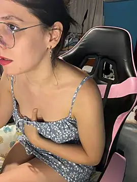 Snapshot of MysticKitty7 chatting on April 4, 2:10 am MysticKitty7 online show from April 4, 2:10 am