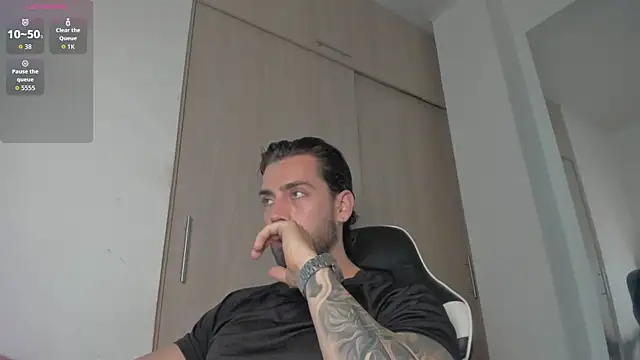 Snapshot of Axel__Blaze chatting on June 27, 2:01 pm Axel Blaze online show from June 27, 2:01 pm