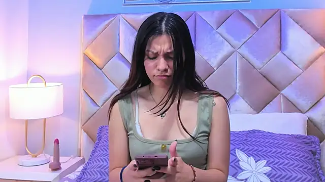 Snapshot of gabyevans4 chatting on March 31, 12:27 pm gabyevans4 online show from March 31, 12:27 pm