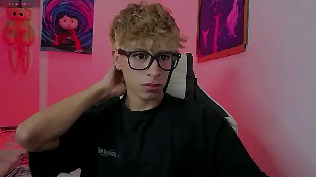 Snapshot of Ryan_sweet chatting on March 24, 12:15 am Ryan sweet online show from March 24, 12:15 am