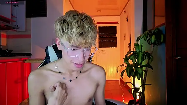 Snapshot of Ryan_sweet chatting on April 4, 3:27 am Ryan sweet online show from April 4, 3:27 am