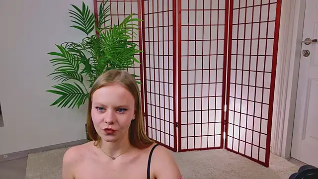 Sophie Peach  online show from March 19, 2:54 pm