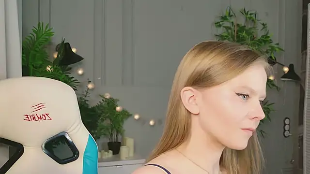 Sophie Peach  online show from March 23, 2:32 pm