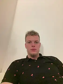 Snapshot of Dencchikk22 chatting on February 24, 8:40 pm Dencchikk22 online show from February 24, 8:40 pm