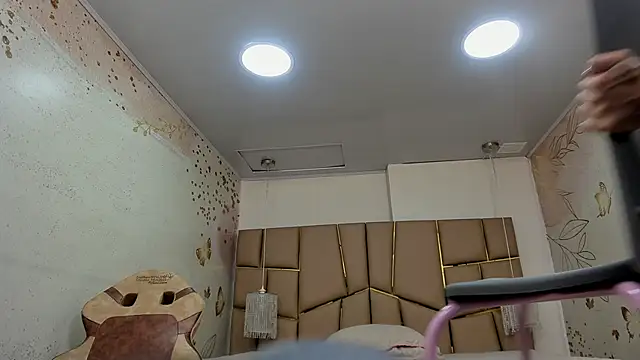 Snapshot of Meredith_Huntt chatting on March 6, 11:39 am Meredith Huntt online show from March 6, 11:39 am