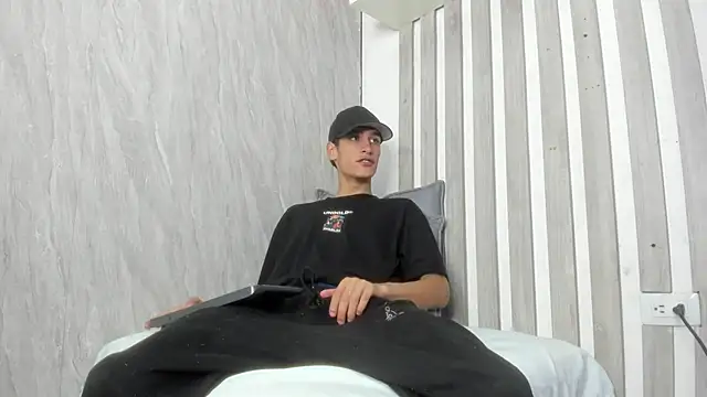 Thiagoduarte  online show from April 7, 5:35 pm