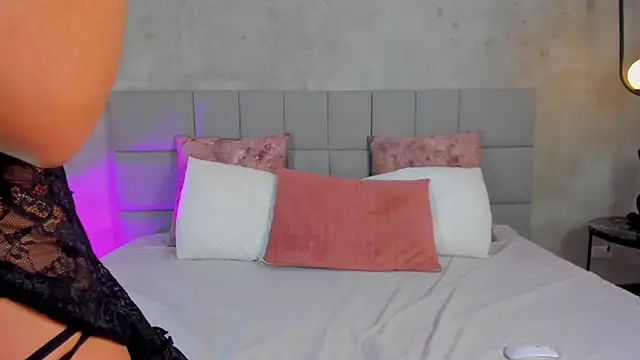 Snapshot of Olivia_Sinclair chatting on March 27, 11:32 am Olivia Sinclair online show from March 27, 11:32 am