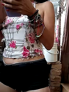 Snapshot of yuliitza4 chatting on March 23, 2:32 pm yuliitza4 online show from March 23, 2:32 pm