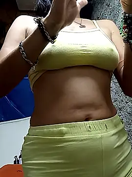 Snapshot of yuliitza4 chatting on March 30, 12:33 am yuliitza4 online show from March 30, 12:33 am