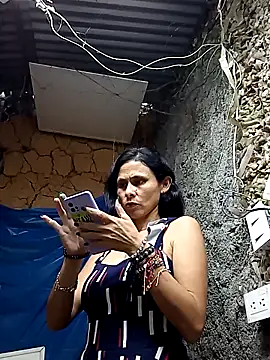 Snapshot of yuliitza4 chatting on March 30, 10:22 pm yuliitza4 online show from March 30, 10:22 pm