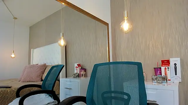 Scarlet 22  online show from March 8, 8:23 pm