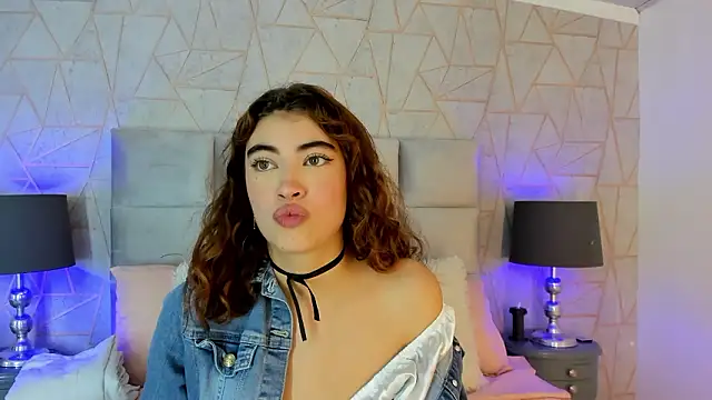 Scarlet 22  online show from March 28, 8:30 pm