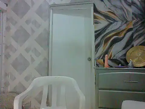 Snapshot of thewatcherxx02 chatting on March 18, 2:47 am thewatcherxx02 online show from March 18, 2:47 am