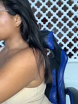 Snapshot of Coraline_em chatting on March 30, 6:09 pm Coraline em online show from March 30, 6:09 pm