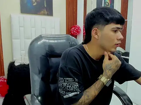 Snapshot of Thiago_collinss chatting on February 26, 9:58 pm Thiago collinss online show from February 26, 9:58 pm