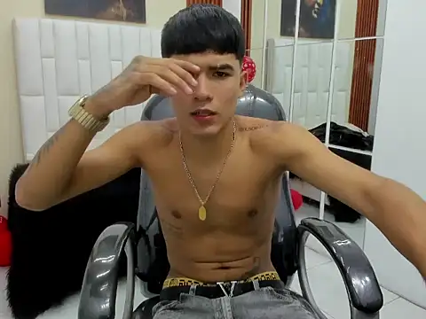 Snapshot of Thiago_collinss chatting on February 28, 10:33 pm Thiago collinss online show from February 28, 10:33 pm