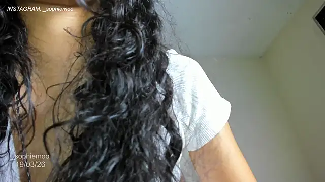 Snapshot of Sophiemoo_ chatting on March 20, 12:21 pm Sophiemoo online show from March 20, 12:21 pm