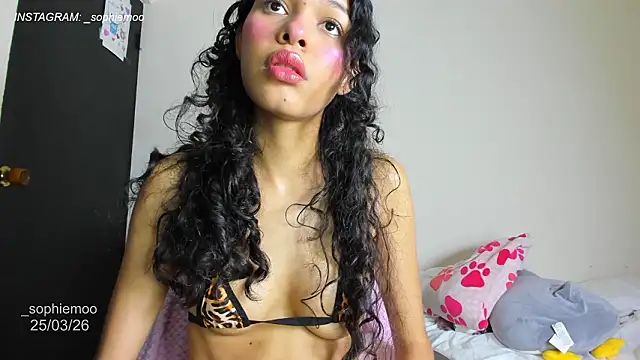 Snapshot of Sophiemoo_ chatting on March 26, 1:38 pm Sophiemoo online show from March 26, 1:38 pm