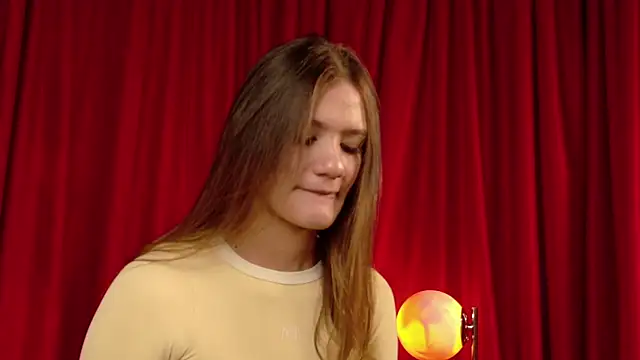 Mia Benett  online show from May 12, 1:30 pm