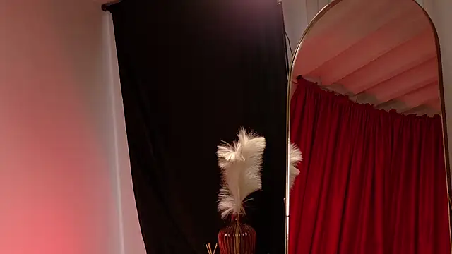 Mia Benett  online show from May 13, 1:30 pm