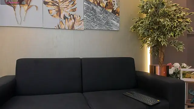 Snapshot of ValentinaaMilan chatting on March 30, 5:08 am ValentinaaMilan online show from March 30, 5:08 am