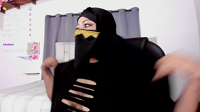 Snapshot of zafiro_ziz chatting on March 21, 12:43 pm zafiro ziz online show from March 21, 12:43 pm