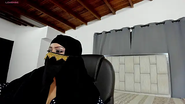 Snapshot of zafiro_ziz chatting on April 4, 1:41 pm zafiro ziz online show from April 4, 1:41 pm