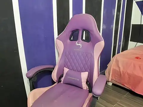 Skarleth2026 online show from March 18, 2:09 pm