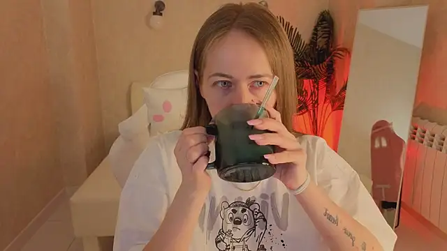 Snapshot of Bella_McKenzie chatting on March 14, 1:34 am Bella McKenzie online show from March 14, 1:34 am