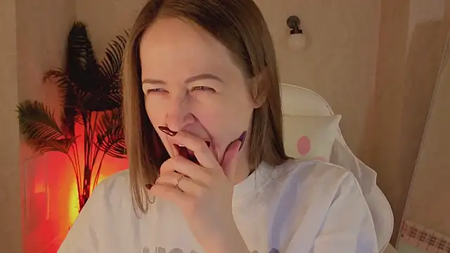 Snapshot of Bella_McKenzie chatting on March 17, 1:21 am Bella McKenzie online show from March 17, 1:21 am