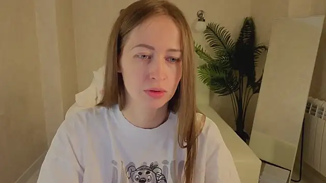 Snapshot of Bella_McKenzie chatting on March 24, 1:32 am Bella McKenzie online show from March 24, 1:32 am