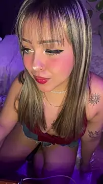 Moon Velvet  online show from March 26, 1:44 am