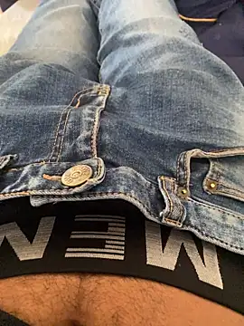 Snapshot of daniman3 chatting on March 16, 8:18 am daniman3 online show from March 16, 8:18 am