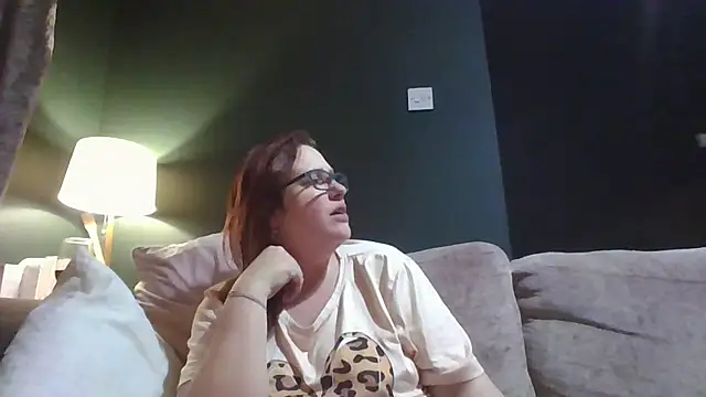 Snapshot of Curvy_Clare chatting on March 9, 7:29 pm Curvy Clare online show from March 9, 7:29 pm