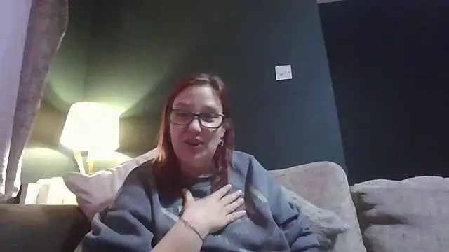 Snapshot of Curvy_Clare chatting on March 11, 5:08 pm Curvy Clare online show from March 11, 5:08 pm