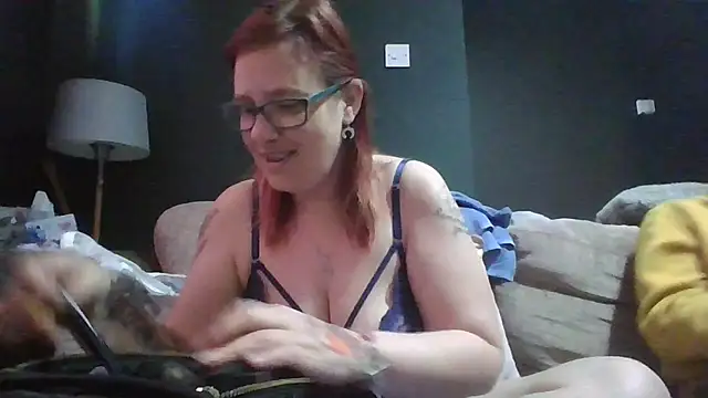 Snapshot of Curvy_Clare chatting on March 26, 11:16 am Curvy Clare online show from March 26, 11:16 am