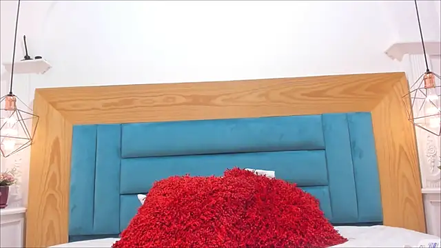 Nikol Lopez  online show from May 6, 3:35 am