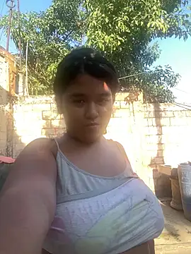 Snapshot of emi_li82 chatting on April 3, 11:14 pm emi li82 online show from April 3, 11:14 pm