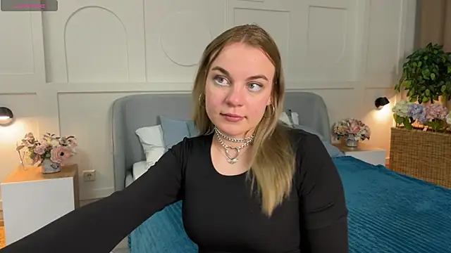 Snapshot of Glow_Margo chatting on March 2, 1:08 am Glow Margo online show from March 2, 1:08 am