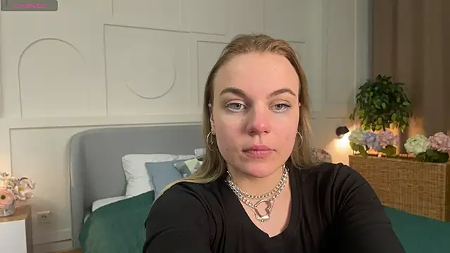 Snapshot of Glow_Margo chatting on March 3, 1:34 am Glow Margo online show from March 3, 1:34 am