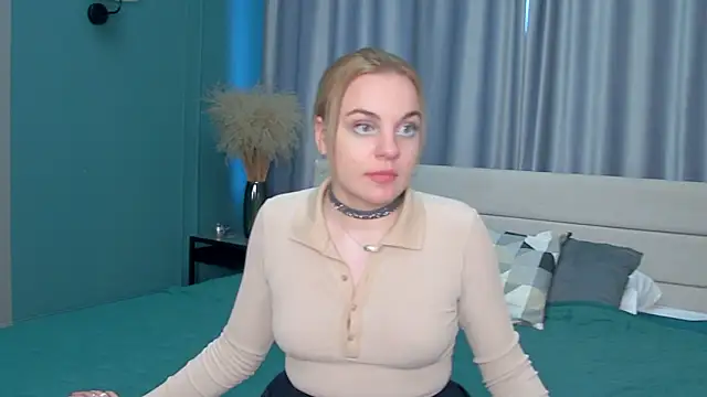 Snapshot of Glow_Margo chatting on March 8, 1:25 am Glow Margo online show from March 8, 1:25 am