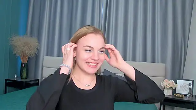 Snapshot of Glow_Margo chatting on March 11, 1:00 am Glow Margo online show from March 11, 1:00 am