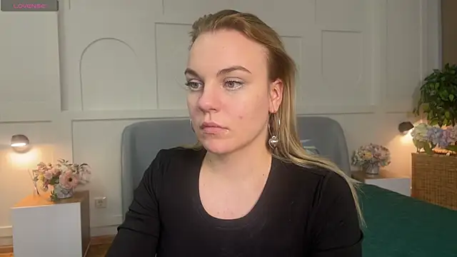 Snapshot of Glow_Margo chatting on March 21, 12:59 am Glow Margo online show from March 21, 12:59 am