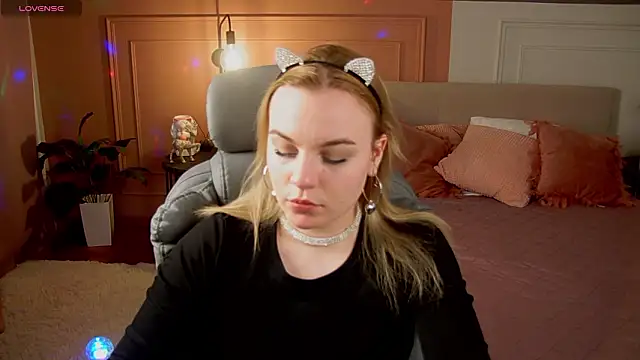 Snapshot of Glow_Margo chatting on March 22, 1:09 am Glow Margo online show from March 22, 1:09 am