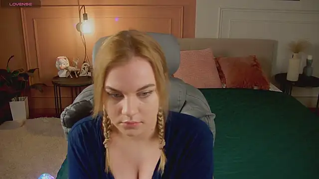 Snapshot of Glow_Margo chatting on March 28, 1:05 am Glow Margo online show from March 28, 1:05 am