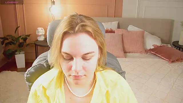 Glow Margo online show from April 25, 1:08 am