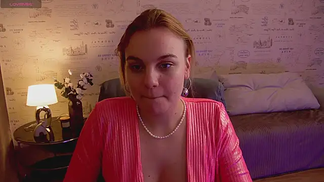 Glow Margo online show from May 7, 1:11 am