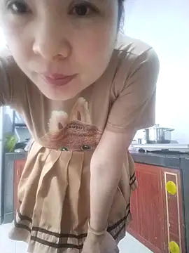 Ivy Trix2 online show from May 9, 3:56 am